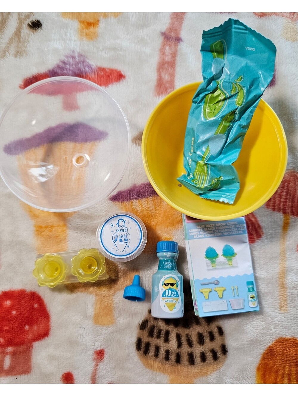 Miniverse Make It Mini Food: Blue Razz Snow Cones: Like New! Opened for pics